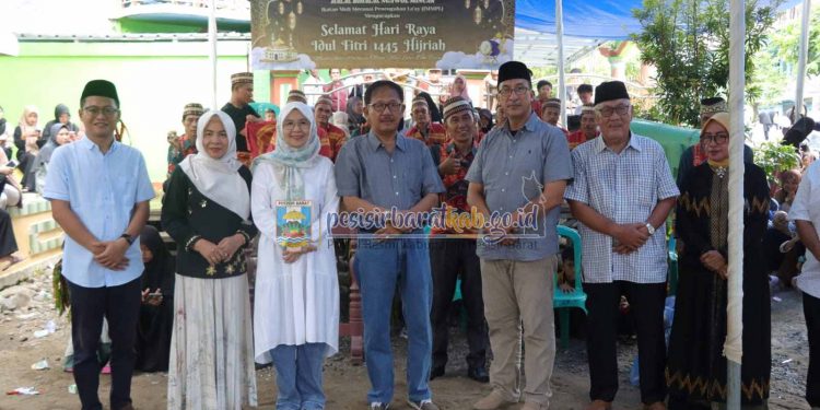 Bupati Agus Istiqlal Buka Tradisi “Nngawol Mincak “ diPekon Penengahan