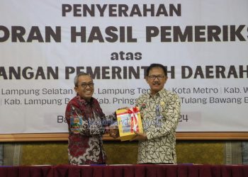Bupati Pesisir Barat Agus Istiqlal Serahkan LHP Atas Laporan Keuangan Tahun 2023