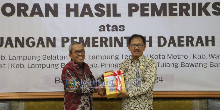 Bupati Pesisir Barat Agus Istiqlal Serahkan LHP Atas Laporan Keuangan Tahun 2023
