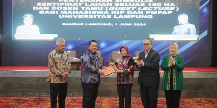 Gubernur Arinal Serahkan Hibah Tanah Seluas 150 Hektare di Kota Baru kepada Universitas Lampung