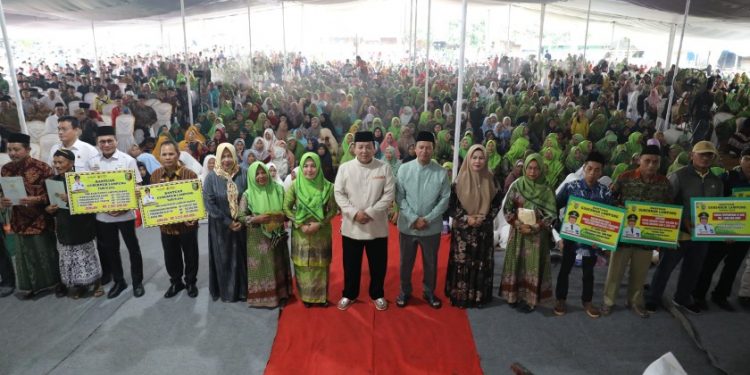 Gubernur Arinal Bersama Ribuan Masyarakat Ikuti Pengajian Akbar di Ponpes Roudlotus Sholihin