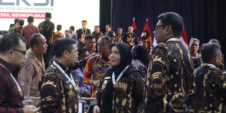 Walikota Eva Dwiana Hadiri Pembukaan Rakernas XVII Apeksi di Kota Balikpapan