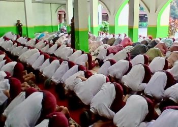 Lulus 100%, 229 Siswa SD Al Kautsar Lakukan Sujud Syukur