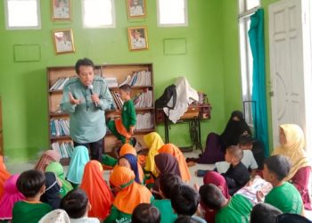 Kelompok Bermain Matahari Wisata Edukasi ke Perpustakaan Kelurahan Ganjar Asri