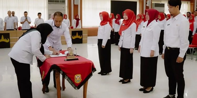 Walikota Eva Dwiana Serahkan SK 389 Pegawai Pemerintah dengan Perjanjian Kerja (PPPK )