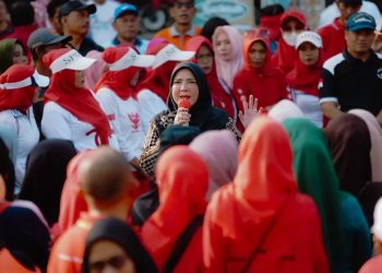 Walikota Eva Dwiana Senam Bersama di Taman Kuliner UMKM Bung Karno