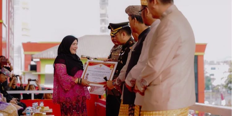HUT Kota Bandar Lampung, Walikota Eva Beri Penghargaan Pimpinan Forkopimda