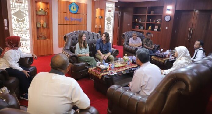 Dosen Unila Bimbing Mahasiswa Prancis Penelitian Sistem Irigasi di Lampung