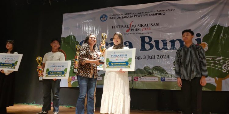 Tim Musikalisasi Puisi SMA Al Kautsar Melaju ke Nasional