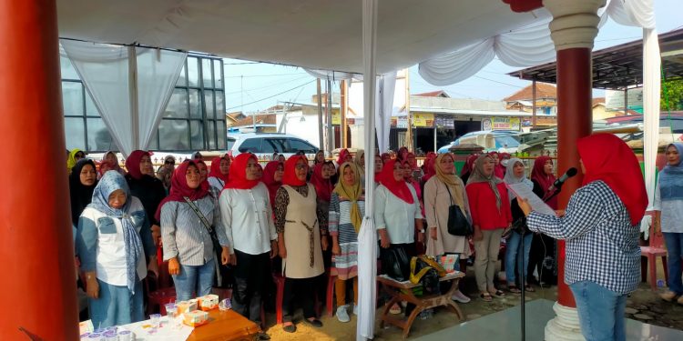 Bakal Calon Bupati Lampura Hamartoni Kukuhkan Tim Pemenangan Srikandi Sehati