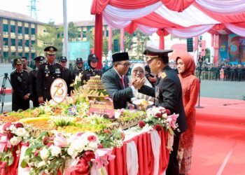 Pj. Gubernur Lampung Samsudin menghadiri Upacara Peringatan Hari Bhayangkara ke-78 di Mapolda Lampung