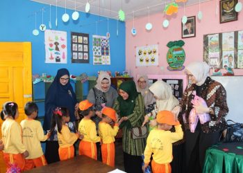 Peringati Hari Anak Nasional, IKBI Regional 7 Peduli Kesehatan dan Pendidikan Anak-anak di sekitar Kebun Sungai Lengi