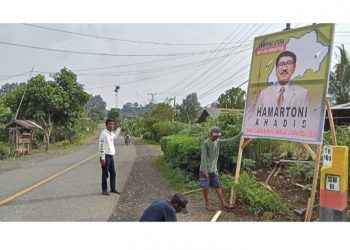 Relawan SEHATI Pasang 5000 Poster Hamartoni Ahadis Sebagai Calon Bupati Lampung Utara