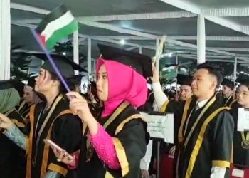 Lagu Michael Heart “We Will Not Go Down” Menggema di Wisuda Itera Dukung Palestina