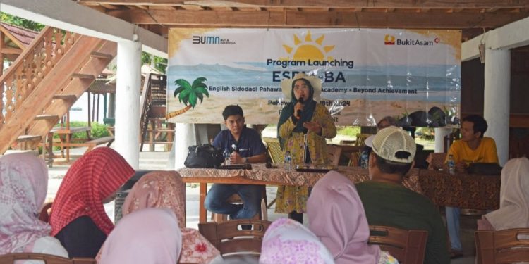 Yayasan Pesona Siygh Hati dan Rumah Inggris Gelar English Camp Bagi Warga Pahawang