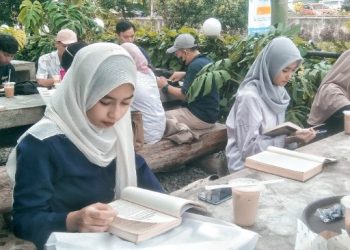 Anak Muda Lampung Kampanye Membaca Buku Selama Satu Jam 