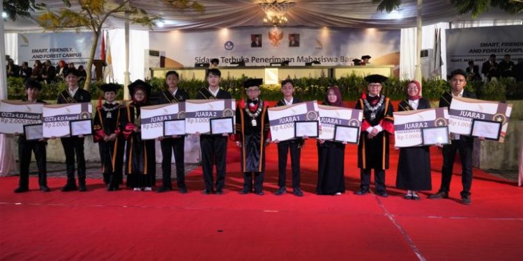 Rektor Itera Anugerahkan OZT dan OZTa 4.0 Award Kepada Mahasiswa Inovatif dan IPK Sempurna