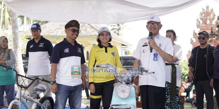 Pekan Fest 2024 Resmi ditutup,Bupati Pesibar Beri Pengargaan Pelaku UMKM
