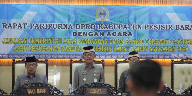 Bupati Agus Istiqlal Sampaikan Jawaban Atas Pandangan Fraksi Atas Ranperda APBD Perubahan 2024