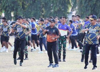 Pj. Gubernur Samsudin Bersama Jajarannya Senam Bersama Atlet PON Lampung