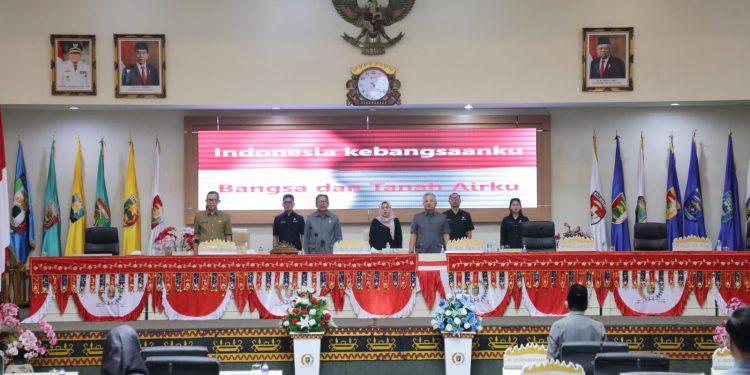 Sekdaprov Fahrizal Hadiri Rapat Paripurna Penyampaian 6 Raperda Usulan Inisiatif DPRD