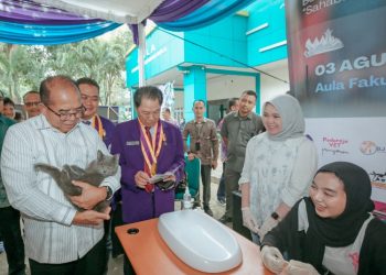 Pj. Gubernur Samsudin Saksikan Pelantikan Pengurus Perhimpunan Dokter Hewan Indonesia