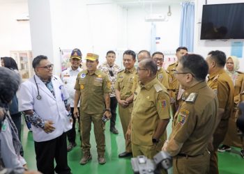 Pj. Gubernur Samsudin Kunjungi RSUD Bandar Negara Husada di Kota Baru