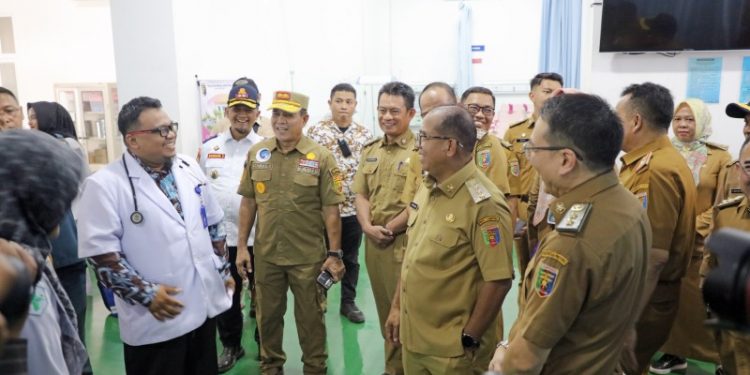 Pj. Gubernur Samsudin Kunjungi RSUD Bandar Negara Husada di Kota Baru