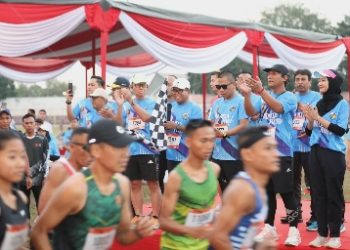 Pj. Gubernur Samsudin Lepas 1.700 Peserta Pemuda Run dalam Rangka HUT RI ke-79 dan HUT KNPI ke-51