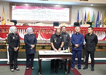 Pj. Gubernur dan Ketua DPRD Provinsi Lampung Tandatangani Persetujuan Bersama Perda Tentang Perubahan APBD TA 2024
