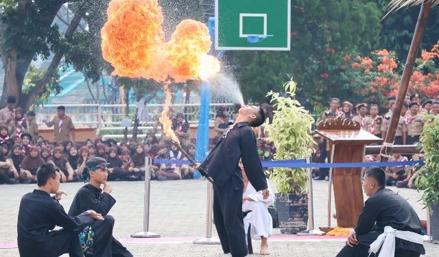 Aksi Beladiri Meriahkan Upacara HUT ke-63 Pramuka di Al Kautsar