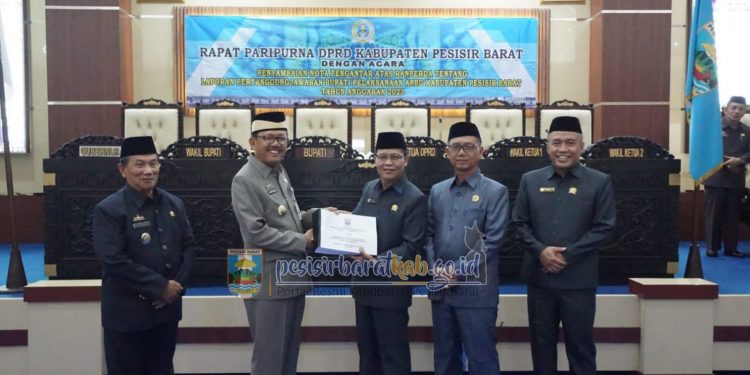DPRD Pesisir Barat Gelar Rapat Paripurna Penyampaian Nota Pengantar Ranperda LPJ Bupati APBD tahun 2023