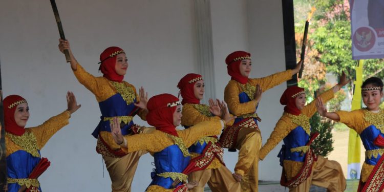 Tari “Muli Gires” Pukau Ratusan Siswa SMAN 1 Tanjung Bintang