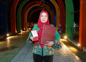 Walikota Bandar Lampung Eva Dwiana Raih Penghargaan Satyalancana Wira Karya
