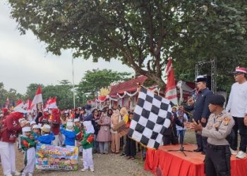 Wakil Bupati Zulqoini Syarif Lepas Peserta Karnaval Peringatan HUT RI Ke-79
