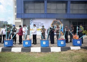 Pj. Gubernur Samsudin Hadiri Pemusnahan 28,5 juta Batang rokok Ilegal dan 2 Ribu liter miras Ilegal