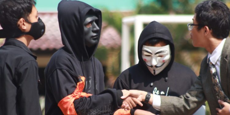 Demo Ekskul SMA Al Kautsar Tampilkan Aksi Sniper, Hacker dan PMR 