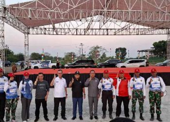 Ketua DPRD Mingrum Gumay Bersama Pj. Gubernur Tinjau Lokasi Peringatan HUT RI Ke-79 di Kota Baru