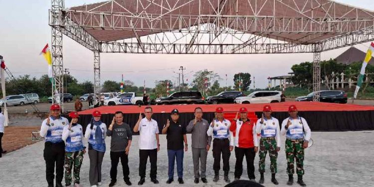 Ketua DPRD Mingrum Gumay Bersama Pj. Gubernur Tinjau Lokasi Peringatan HUT RI Ke-79 di Kota Baru