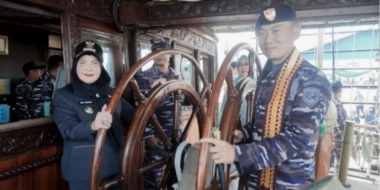 Walikota Eva Lepas Tim Muhibah Budaya Jalur Rempah KRI Dewa Ruci