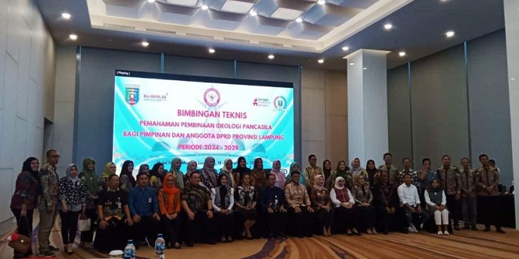 Pimpinan dan Anggota DPRD Lampung Mengikuti Bimtek Pembinaan Ideologi Pancasila dan Wawasan Kebangsaan