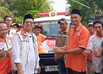 Sehari Setelah Pelantikan, Anggota DPRD Lampung  Yusnadi  Berikan Satu Unit Ambulan ke Masyarakat
