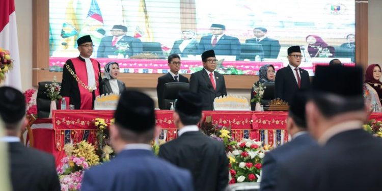 Pj. Gubernur Samsudin Pengucapan Sumpah Janji Pimpinan DPRD Lampung