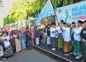 Peringati Hari Santri, Pj. Gubernur Lampung Samsudin Lepas Jalan Sehat Sarungan
