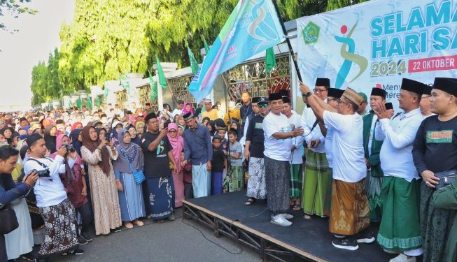 Peringati Hari Santri, Pj. Gubernur Lampung Samsudin Lepas Jalan Sehat Sarungan