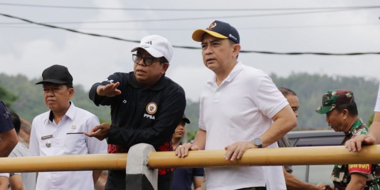 Jelang Musim Hujan, Pj. Gubernur Samsudin Tinjau Langsung Normalisasi Aliran Sungai Way Sukamaju