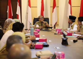 Pj. Gubernur Samsudin Minta Pemkot Bandarlampung Berkolaborasi Tangani Sampah di Pantai Payang Panjang