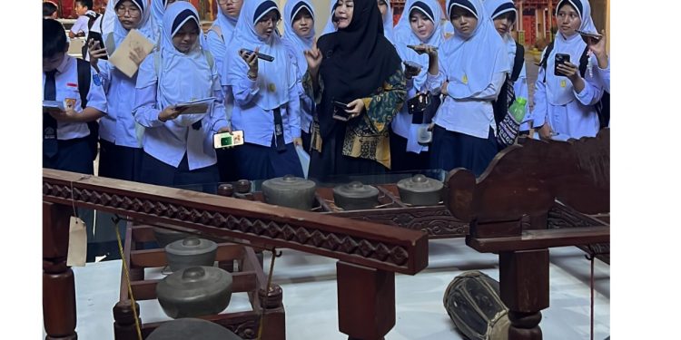 SMP Al Kautsar Gelar Outdoor Study ke Beberapa Instansi