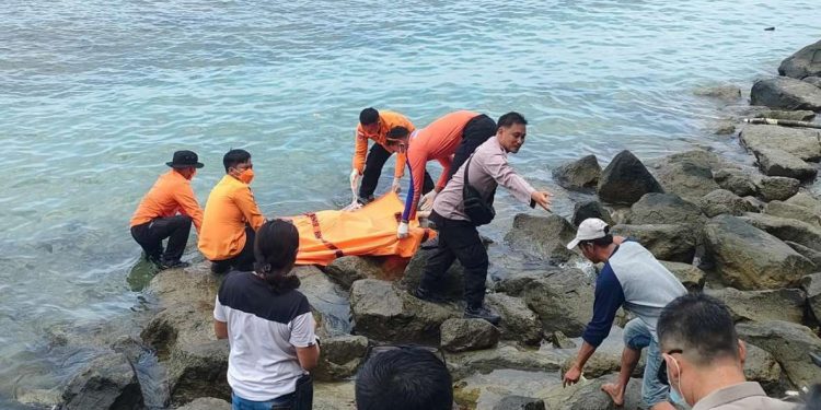 Mayat Pria Tanpa Identitas Ditemukan Mengambang di Pantai Desa Canti, Lampung Selatan