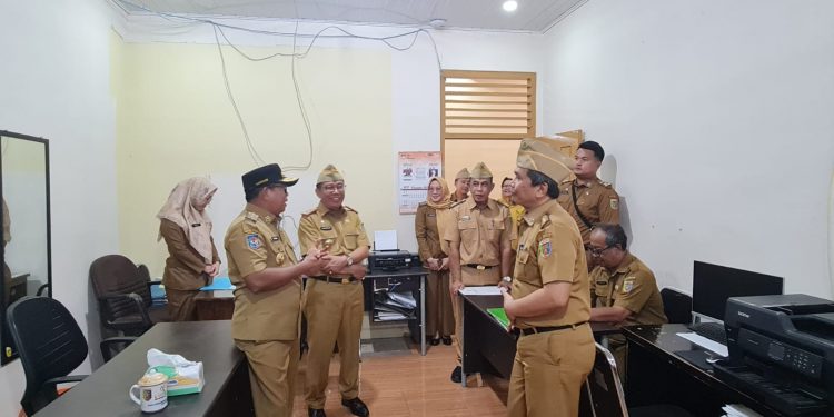 Pj Gubernur Samsudin Berikan Motivasi kepada Pegawai Disdukcapil Lampung